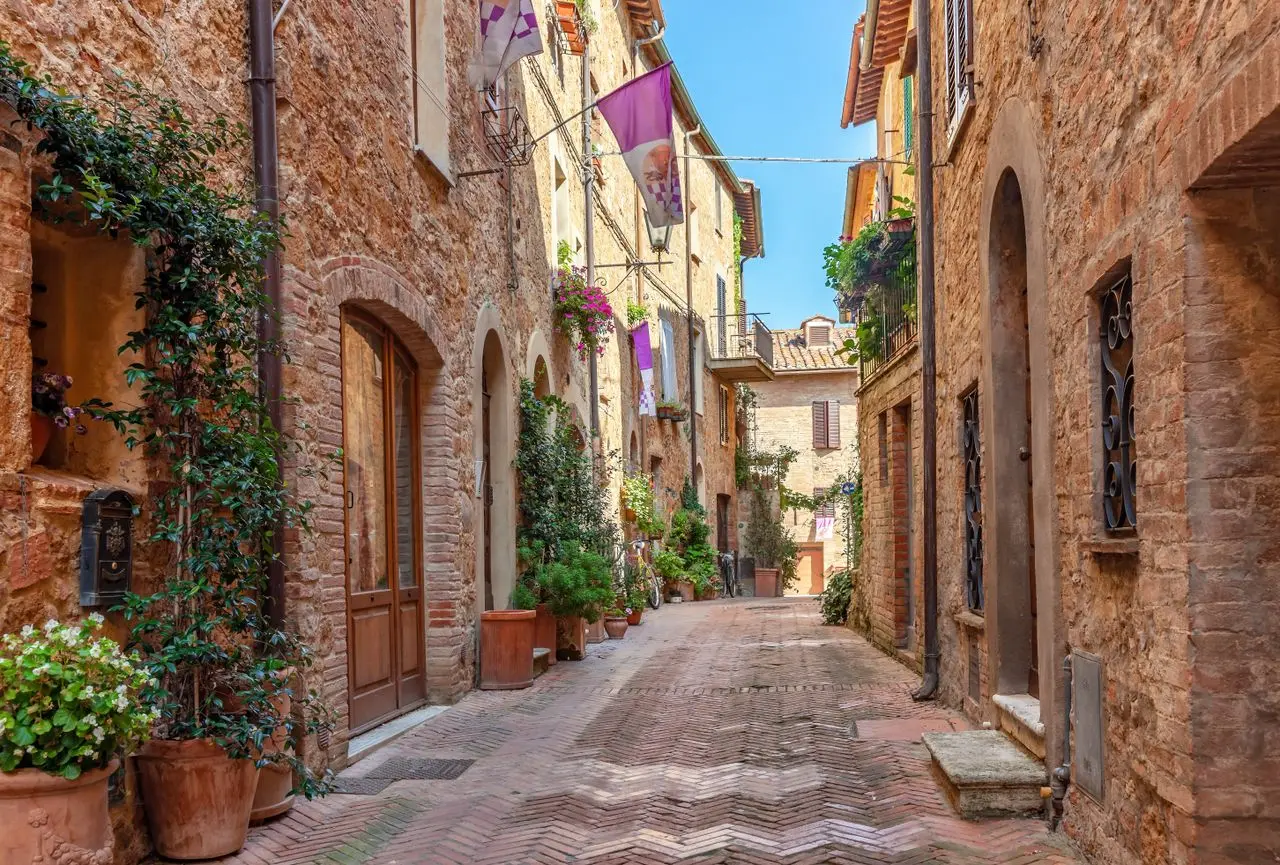 Historic street in Pienza on a private tour of Pienza and Montepulciano